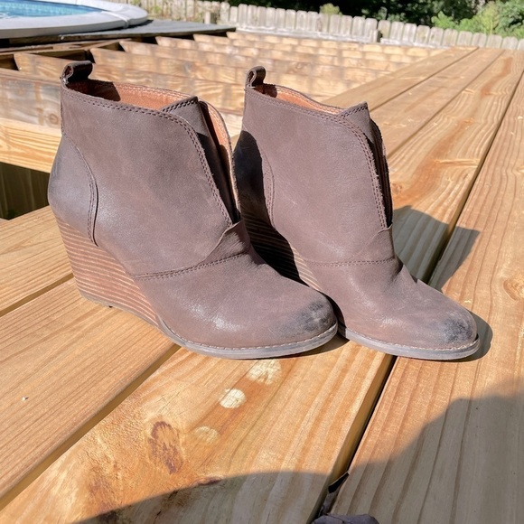 Lucky Brand Yinan Brown Genuine Leather Stacked Wedge Booties - Picture 1 of 8